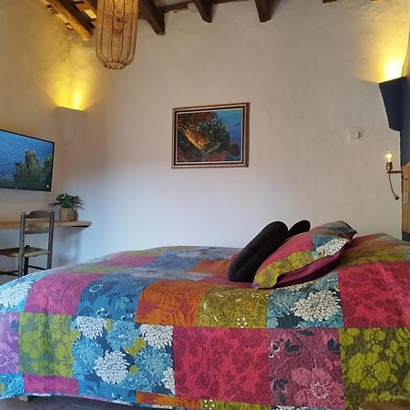 Mas Del Llop Blanc - Dog Friendly Hostal Rural - B&B Sobrestany Room photo